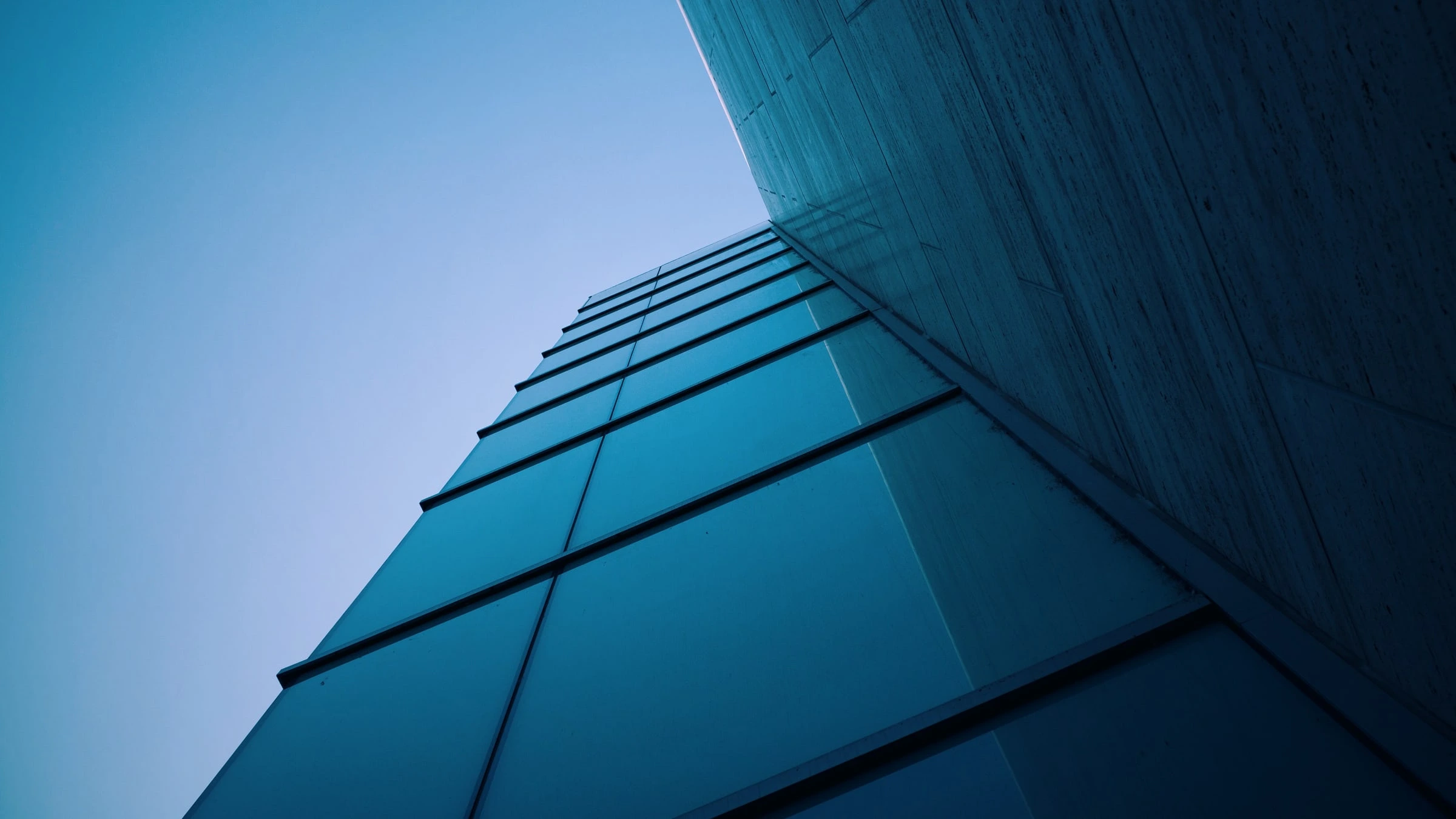 Glas Expert (VERSATIKA): Reading a Specifier Market Before Entering It